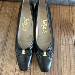 Vintage Ferragamo black leather heels, narrow size 9.5